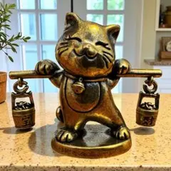 真鍮　ネコ　招き猫　桶を担いだネコ　インテリア　オブジェ　縁起物のサムネイル