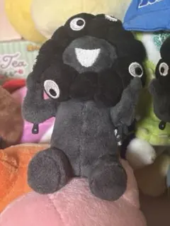 お顔厳選完売品【店頭完売品】黒ミャクミャクぬいぐるみ お座り カラビナ付き