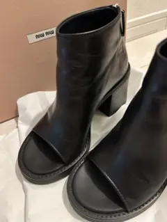 miu miu ブラック オープントゥブーツのサムネイル