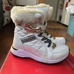 キッズ ブーツ ホワイト ゴールド リボン　スノーブーツ