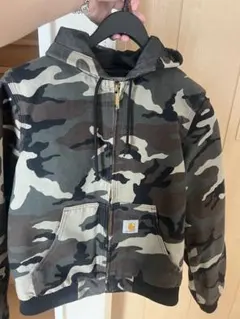 Carhartt カモフラージュ フード付きジャケット - メルカリ