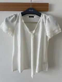 未使用に近い美品　コムサイズムホワイト　半袖　トップスカットソー　リボンシフォン