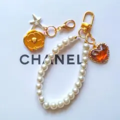 シャネル　ホリデーチャーム　カメリア　と　パールストラップ　ハートチャーム