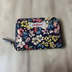 Cath Kidston 花柄 二つ折り財布のサムネイル