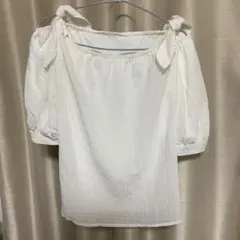 マジェスティックレゴン　トップス　白　オフショルダー　リボン