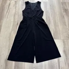 UNIQLO ブラック Vネック オールインワン Lサイズ