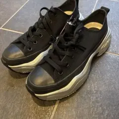 converse 厚底スニーカー