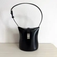 ★かなり美品★ハンドバッグ ベルトアクセント バケットショルダー付きのサムネイル