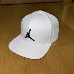 NIKE JORDAN ホワイト ジャンプマンロゴ キャップ　スポーツ