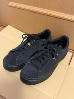 半額　PUMA SUEDE PLATFORM TRACE LIGHT スニーカー