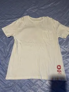 クローバルのTシャツ