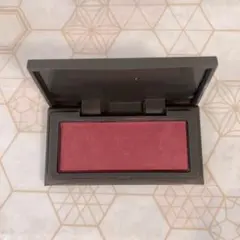 251/ THREE チーキーシークブラッシュ 05