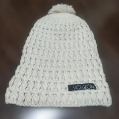 VOLCOM ポンポン付きニット帽 クリーム