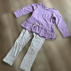 紫色フリル付き長袖トップスと花柄パンツセット