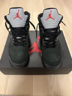 レッド スニーカー