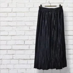 ●黒　ブラック　プリーツロングスカート　ツルツル　光沢感　S