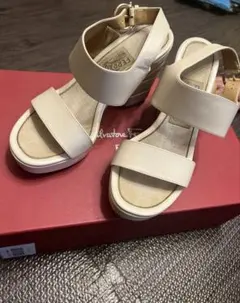 【箱付】Salvatore Ferragamo ベージュ ストラップサンダル