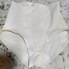 Sirree ショートガードル補正下着 64 サイズクリーム