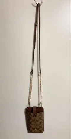 COACH ロゴ入り　スマホショルダーバッグ ブラウン