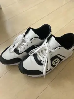 《美品》グッチ　インターロッキング レザー ホワイト ブラック