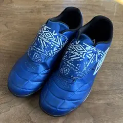 サッカー　トレーニングシューズ　21.5cm