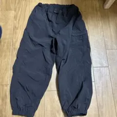GU ジーユー　ウエスト調整可能　ナイロンパンツ