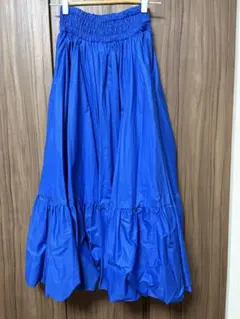 ブルーのフレアスカート