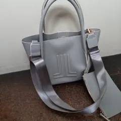 グレー 合成皮革 ショルダーバッグ ロゴ入り