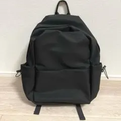 【新品未使用】マットブラック　軽量　大容量　ポケット多　シンプル 通勤　通学