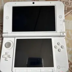 ニンテンドー3DS LL ホワイト　(カセット ACアダプター付き)
