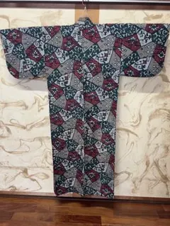 大人ぽい有松絞り 白×グレー 花柄の有松絞り浴衣 手縫い - メルカリ