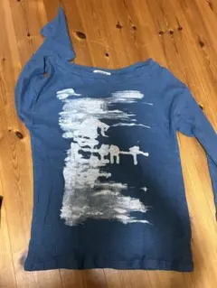 青いグラフィックプリント長袖Tシャツ