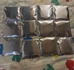 進撃の巨人 プリンスホテル 未開封 12個 描き下ろし メタル缶バッジ