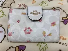✻*˸ꕤ*COACH C8741 二つ折り財布 シグネチャー 花柄 ✻*˸ꕤ