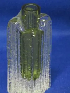 クリスタル　グリーンガラス 花瓶 一輪挿し