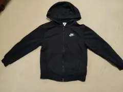 キッズ　Nike 黒 フード付きパーカー140cm