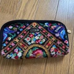 値下げ　花柄刺繍の布製マルチケース　高級感あり