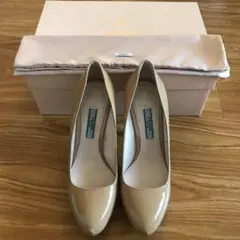 PRADAエナメルパンプス ベージュ