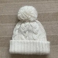 override ケーブル編みニット帽 ポンポン付き