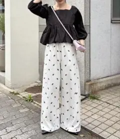 Kastane フラワーステッチスウェットパンツ