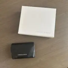 CHARLES & KEITH ブラック三つ折り財布