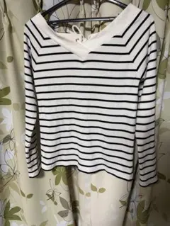 ホワイト/ブラックストライプ Vネック長袖トップス