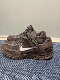 NIKE ZOOM VOMERO 5