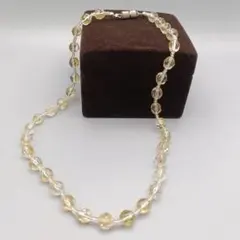 アベンチュリンガラス ネックレス ～内包された翠光が揺らめく装身美～