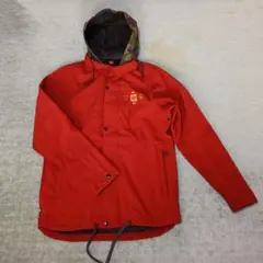 赤いスノーボードジャケット迷彩フード付き