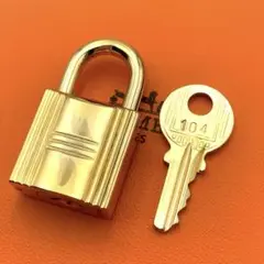 HERMES エルメス カデナ　24Kメッキ　No.107　107番　鍵なし HERMES 【美品】エルメス カデナ 鍵107番 バッグチャーム開け