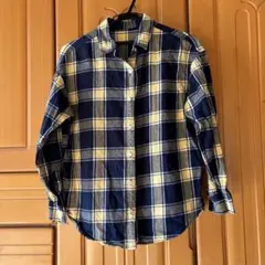 ネイビーとイエローのチェックネルシャツ