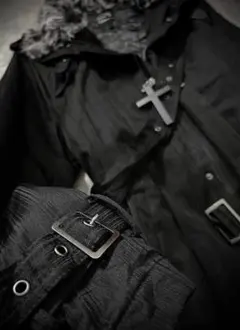 ファー付きフード ブラック ロングコートｍサイズ　男女兼用　ダークロック系