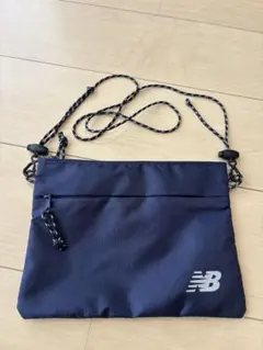 【美品】New Balance サコッシュ ネイビー JABP9245のサムネイル