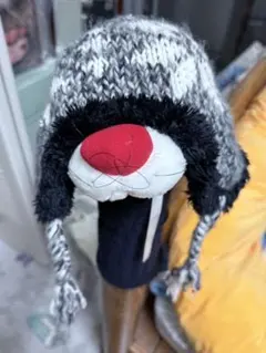 slims ポンポン付きニット帽